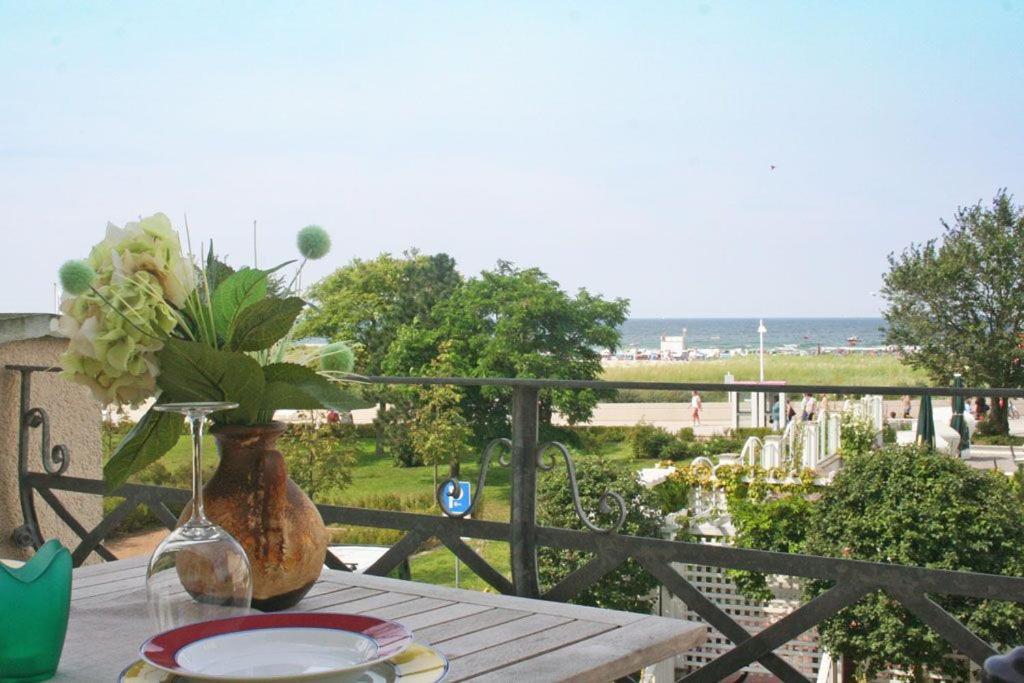 Warnemünde Seestrand 42974 *